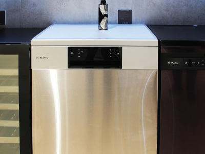 Máy rửa chén độc lập Malloca WQP12-J7223A E5 trang bị hệ thống phun nước 3 tầng