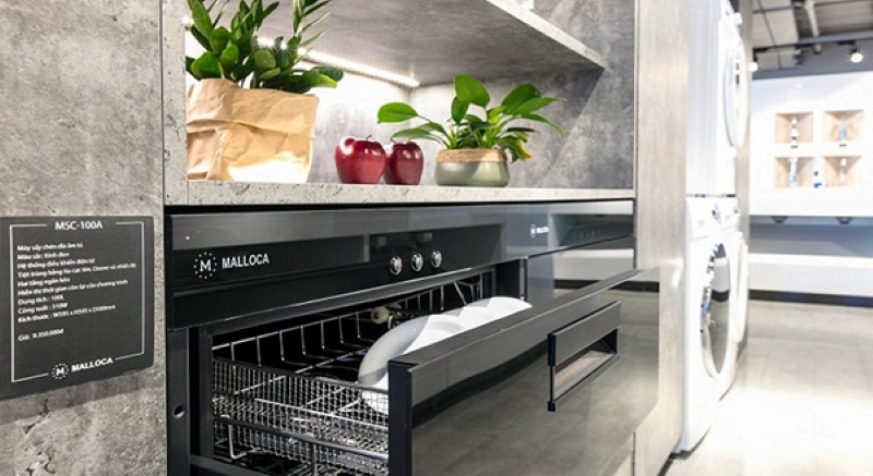 Máy sấy chén dĩa âm tường Malloca MSC-100A sử dụng công nghệ tiệt trùng an toàn