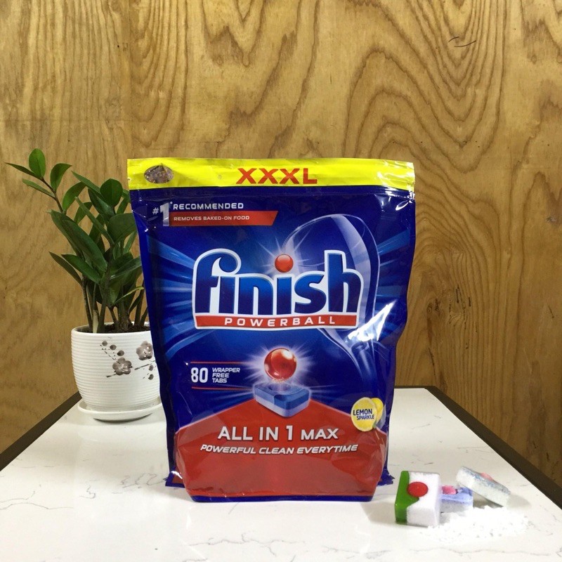 Viên rửa chén Finish All In 1 Max 80V Lemon với khả năng loại bỏ vết bẩn.
