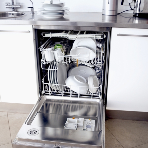 Động cơ êm ái, tản nhiệt và tiết kiệm điện