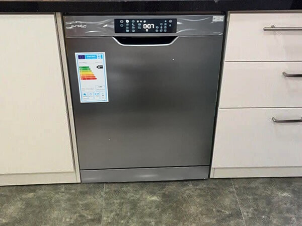 Khi máy hoạt động, phải lưu ý cửa máy phải được đóng chặt