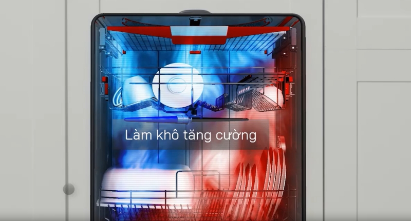 Tính năng làm khô tăng cường đảm bảo bát đĩa luôn khô ráo và sẵn sàng sử dụng ngay lập tức