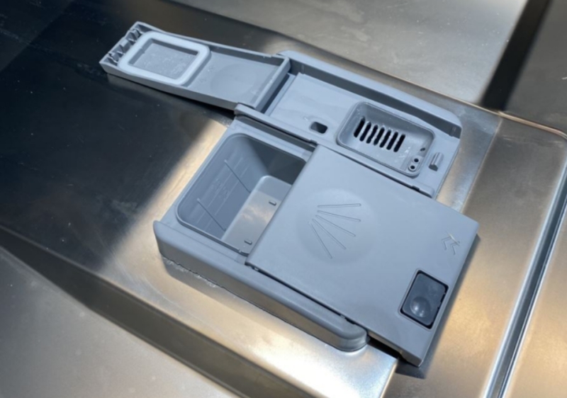 Ngăn chứa bột rửa thông minh và hệ thống định lượng nước trợ xả tự động