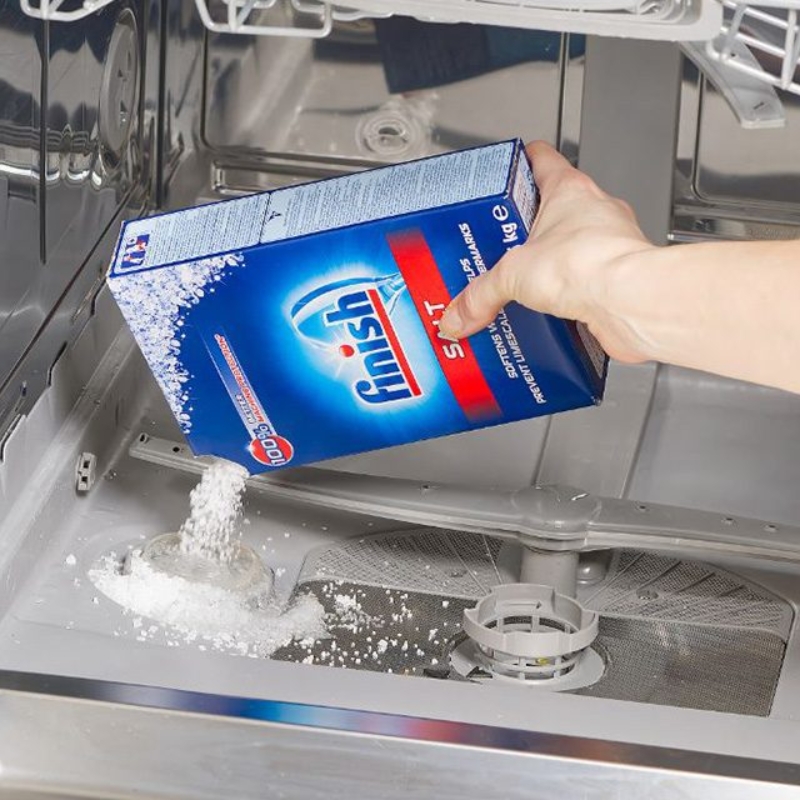 Cảm biến mức muối thông minh tự động điều chỉnh lượng muối cần thiết, đảm bảo hiệu quả làm mềm nước tối ưu