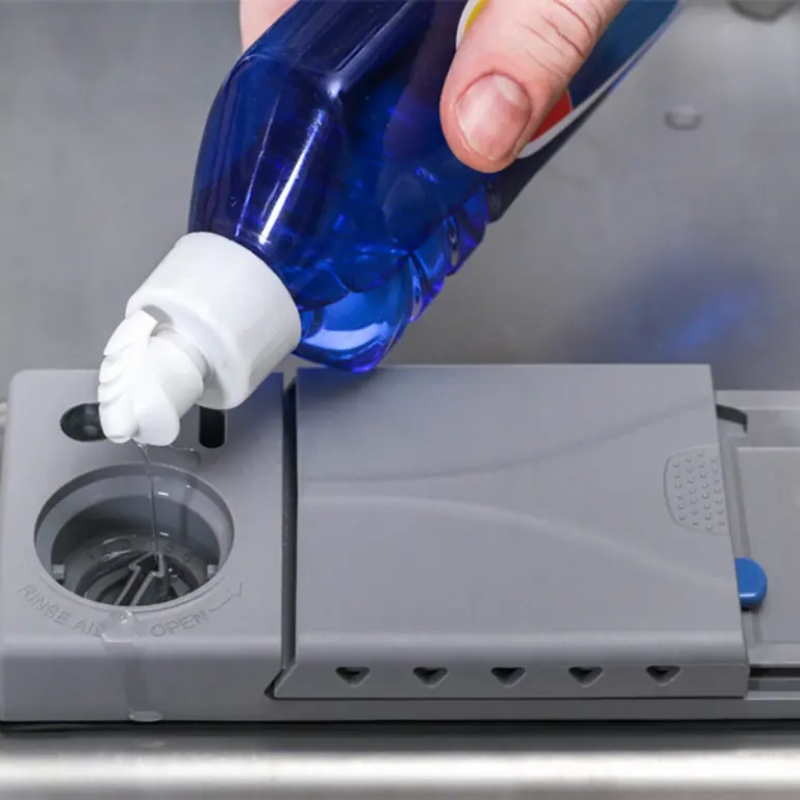 Cảm biến mức nước trợ xả tự động điều chỉnh lượng nước trợ xả cần thiết, giúp bát đĩa khô ráo và sáng bóng