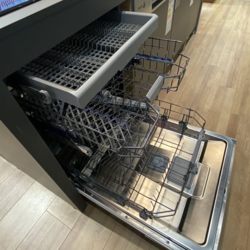 Thiết kế bán âm sang trọng và tinh tế, dễ dàng lắp đặt và tích hợp vào không gian bếp hiện đại