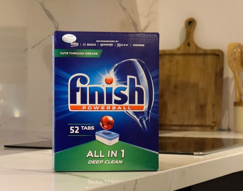 Viên rửa bát Finish All In 1 Max 52V đảm bảo bát đĩa, dao kéo và đồ dùng bạc luôn sạch sẽ, sáng bóng