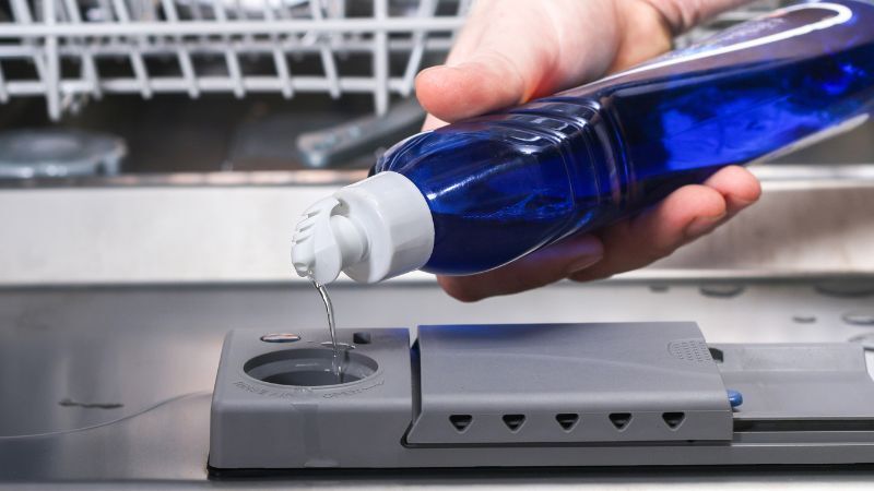 Kiểm tra thành phần nước bóng và đọc kỹ hướng dẫn trước khi mua để đảm bảo an toàn cho người sử dụng