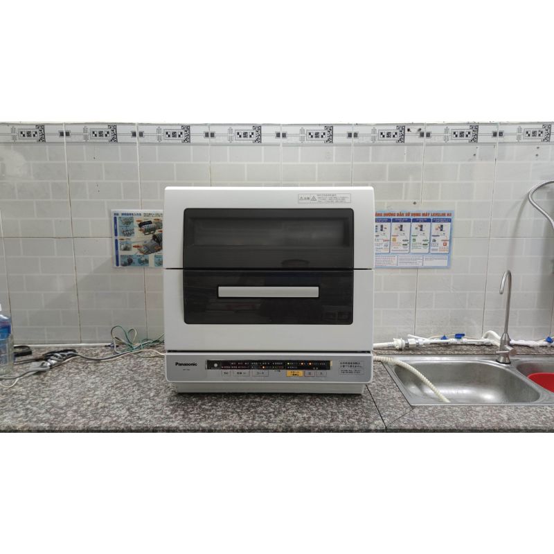 Khởi động máy rửa bát để bắt đầu chu trình rửa