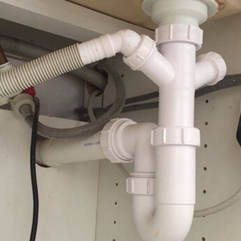 Đấu nối đường thoát nước của máy rửa bát với hệ thống thoát nước của gia đình