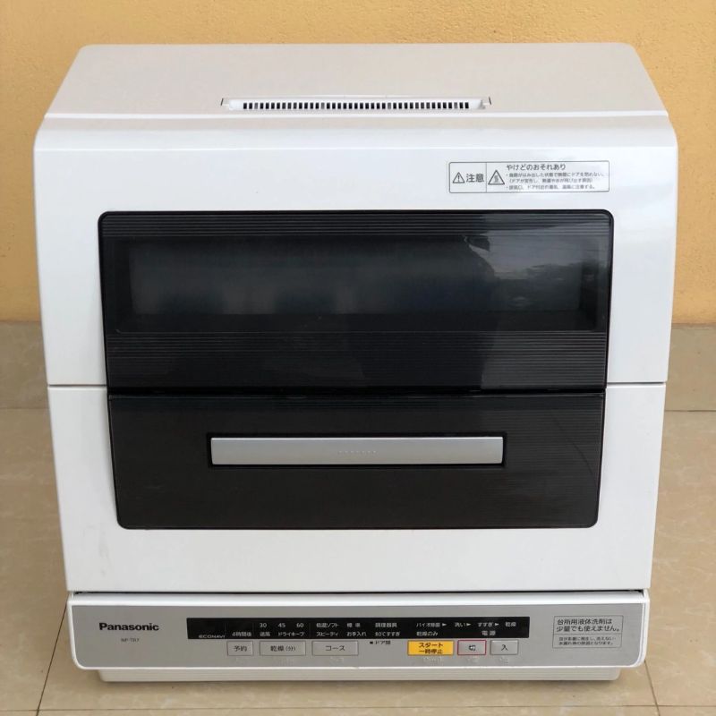 Khởi động máy và bắt đầu quá trình rửa bát