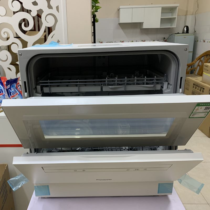 Đóng chặt máy rửa bát để tráng bị rò rỉ