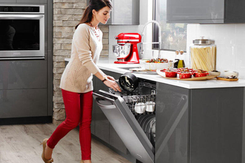 Máy rửa bát giúp bạn tiết kiệm đáng kể thời gian so với rửa tay