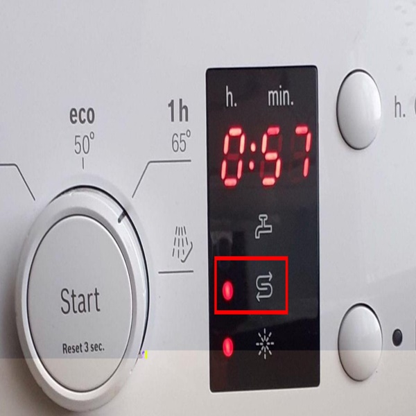 Máy được trang bị cảm biến thông minh để theo dõi lượng chất tẩy rửa còn lại trong khoang chứa