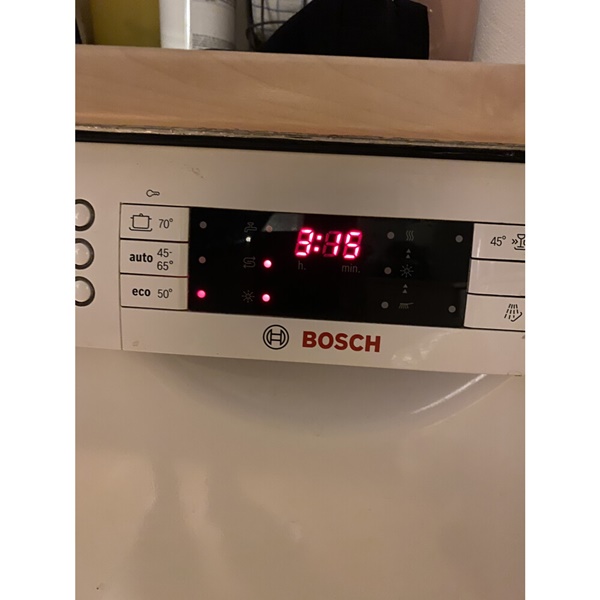 Máy được sử dụng các vật liệu cách âm cao cấp để giảm thiểu tiếng ồn phát ra từ động cơ, bơm nước và các bộ phận khác