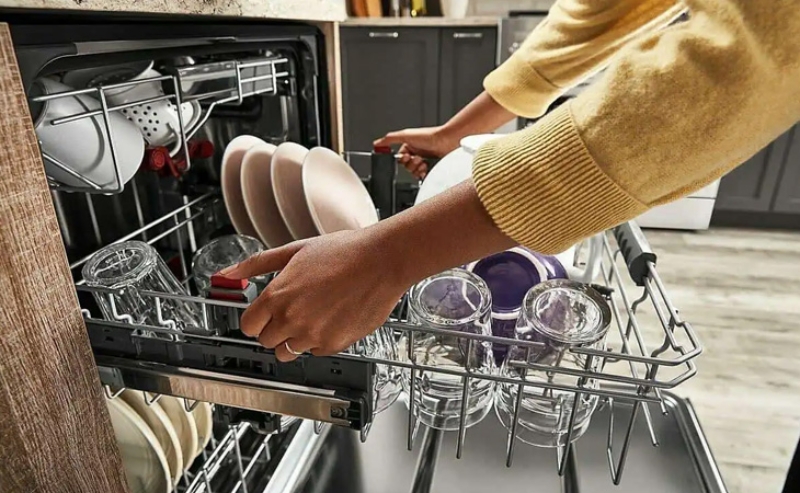 Sử dụng nước nóng trong máy rửa bát mang lại khả năng tiệt trùng cao