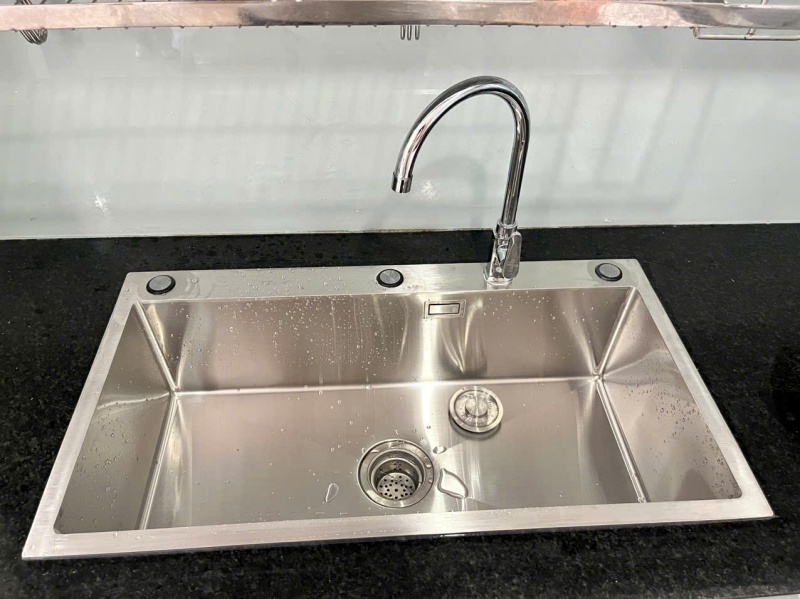 Bồn rửa chén bị rỉ nước