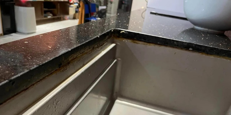 Bồn rửa chén bị rỉ nước