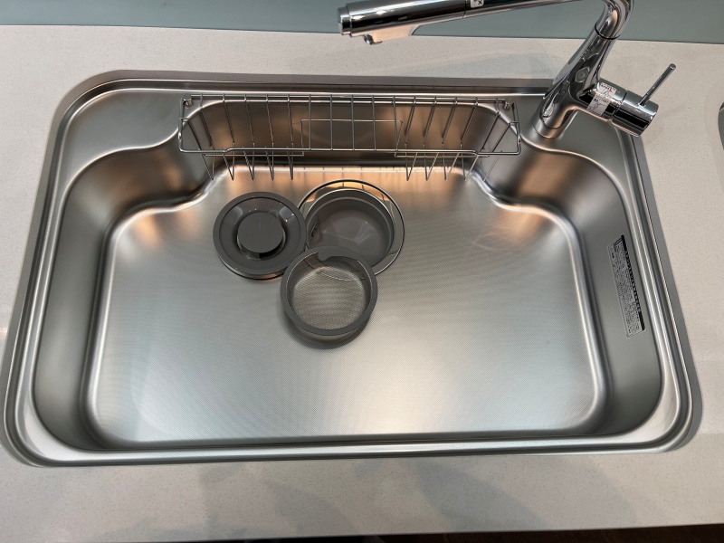 Bồn rửa chén bị rỉ nước