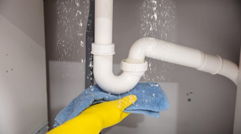 Bồn rửa chén bị rỉ nước