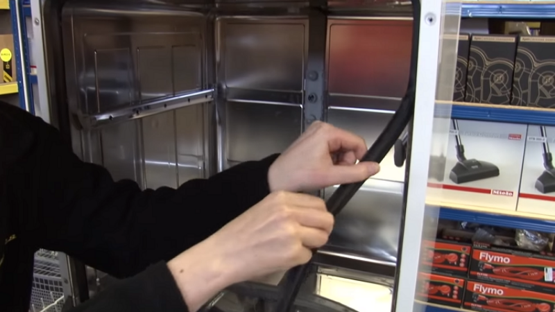 máy rửa chén bị rò rỉ nước