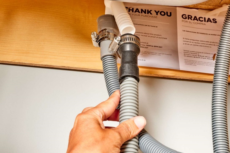 máy rửa chén bị rò rỉ nước