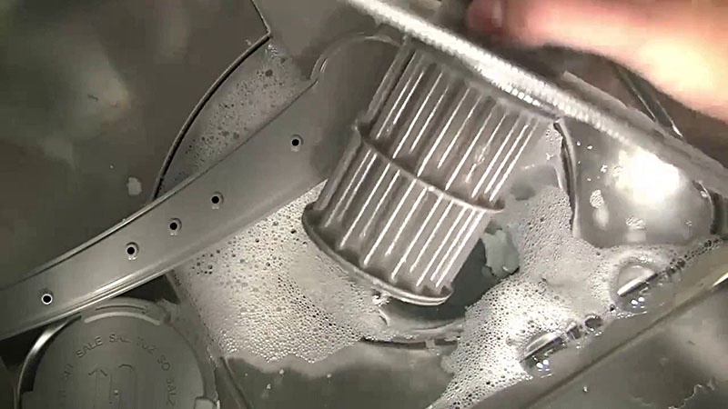 Máy rửa chén bị tràn nước