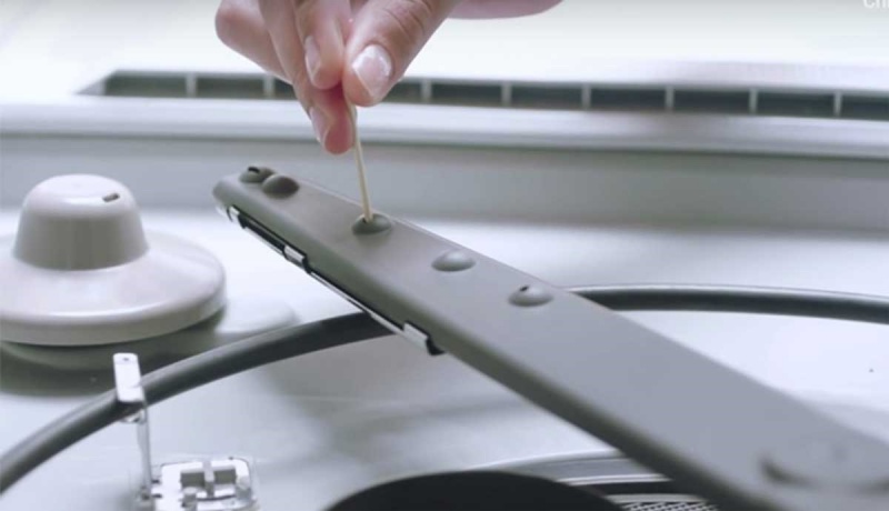 máy rửa chén không rửa được khay trên cùng