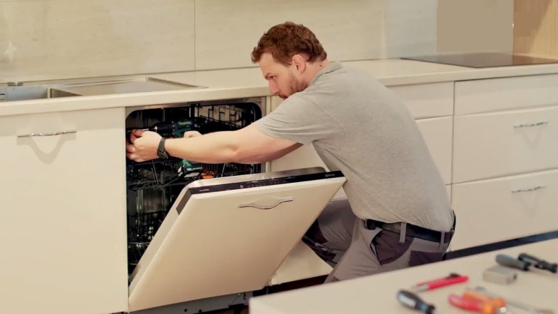 máy rửa chén không rửa được khay trên cùng