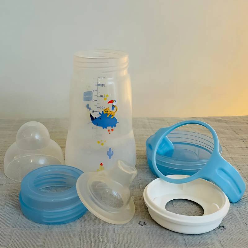 Rửa bình sữa cho bé bằng máy rửa bát