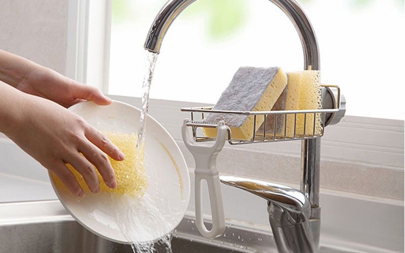 thói quen xấu khi rửa bát bằng tay