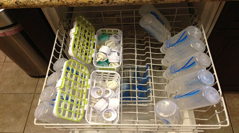 Đồ nhựa không khô khi rửa máy rửa bát