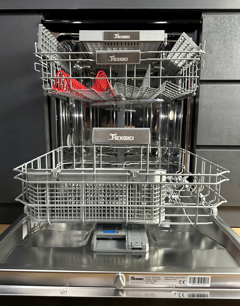 Máy rửa bát 8 chương trình rửa linh hoạt từ Eco tiết kiệm đến Rửa nhanh chỉ 30 phút, đáp ứng mọi nhu cầu