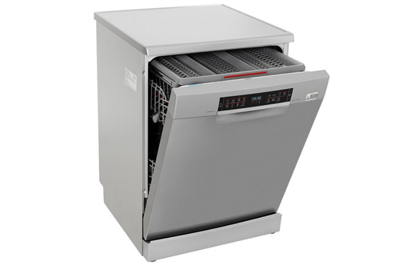 Góc nghiêng của máy rửa bát Bosch SMS6ECI04E với màu inox xám tinh tế